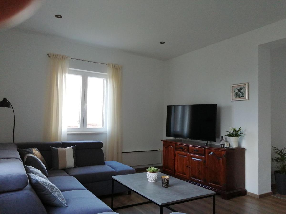 Apartments Jelka Postira Kültér fotó