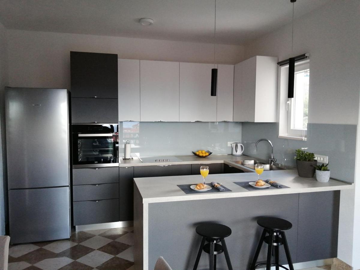 Apartments Jelka Postira Kültér fotó