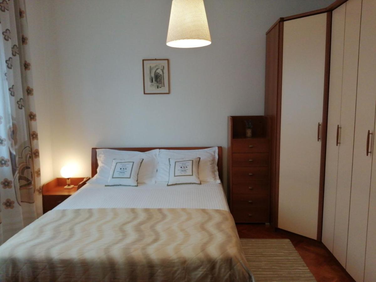 Apartments Jelka Postira Kültér fotó