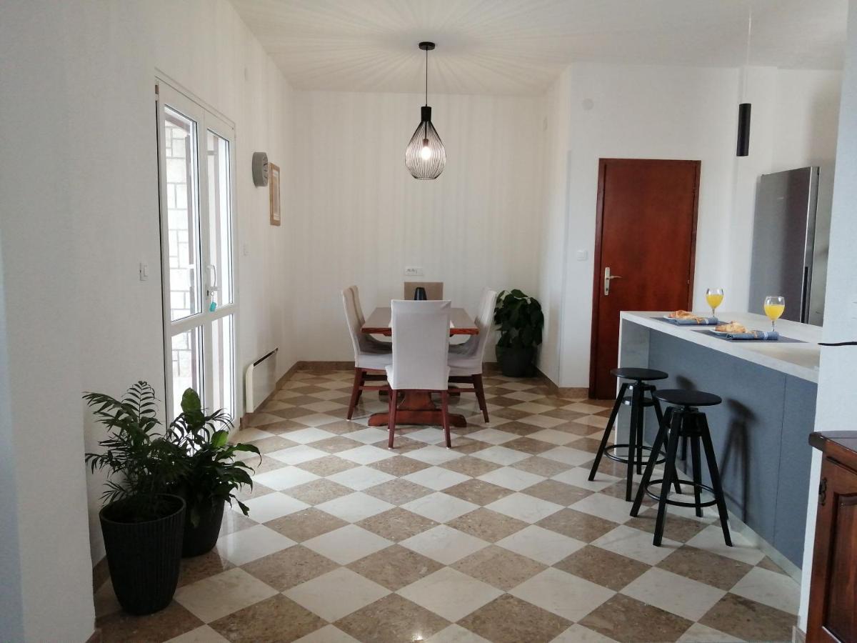 Apartments Jelka Postira Kültér fotó