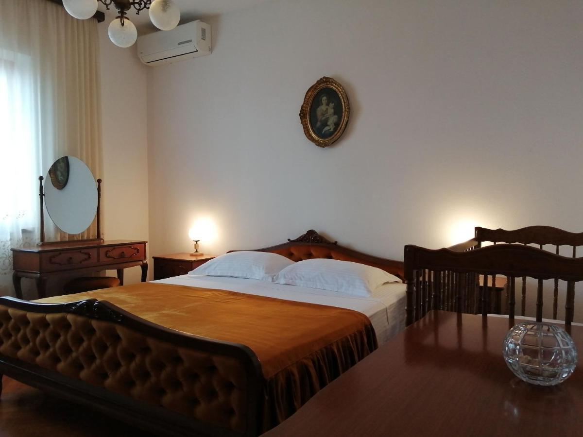 Apartments Jelka Postira Kültér fotó